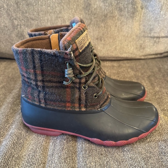 Sperry Shoes - Sperry Women's Winter Plaid Duck Rain Insulated Outdoor Boot Size 9M